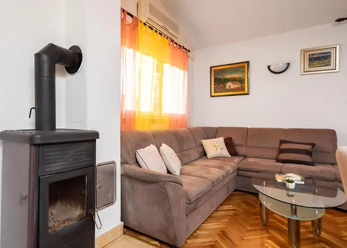 Poolside Paradise Apartament