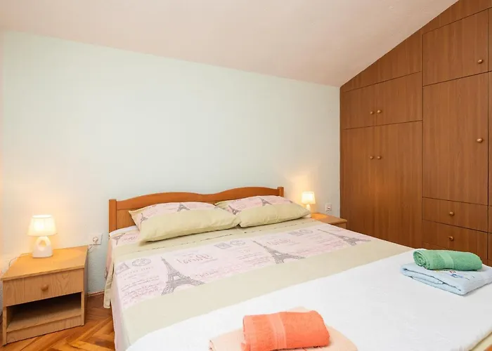 Poolside Paradise Apartament Srijane