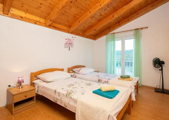 Poolside Paradise Apartament Srijane