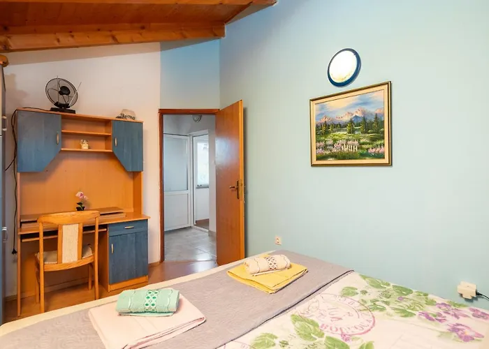 Poolside Paradise Apartament Srijane