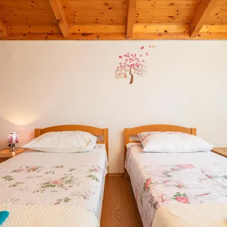 Poolside Paradise Apartment Srijane