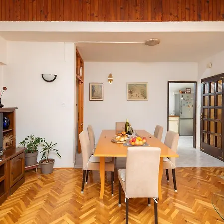 Appartement Poolside Paradise Srijane