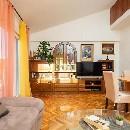 Apartment Poolside Paradise Srijane