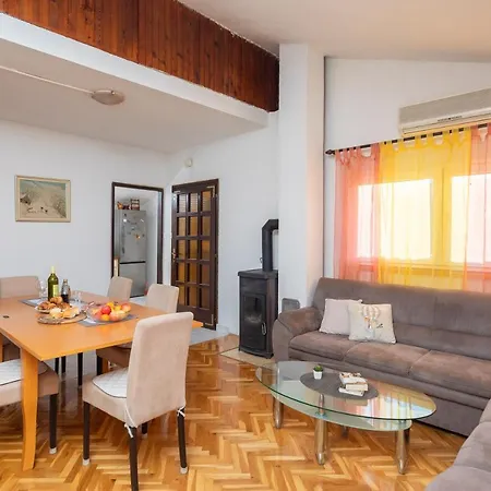 Poolside Paradise Appartement