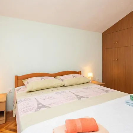 Poolside Paradise Apartment Srijane