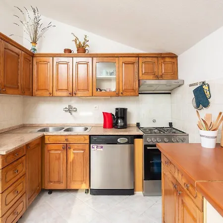 Apartment Poolside Paradise