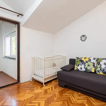 Poolside Paradise Apartment Srijane