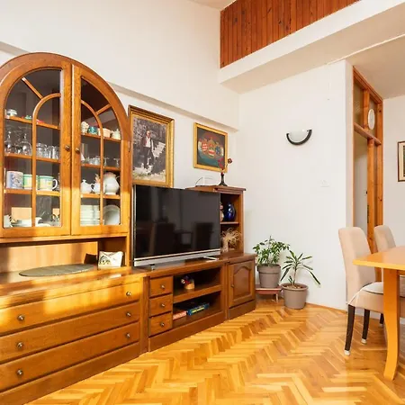 Apartment Poolside Paradise Srijane