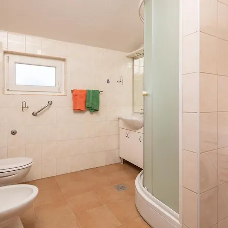 Poolside Paradise Apartment *