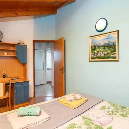 Poolside Paradise Apartment Srijane