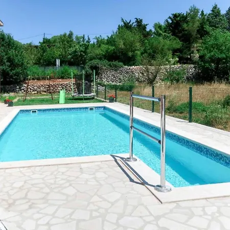 Poolside Paradise Apartment Srijane