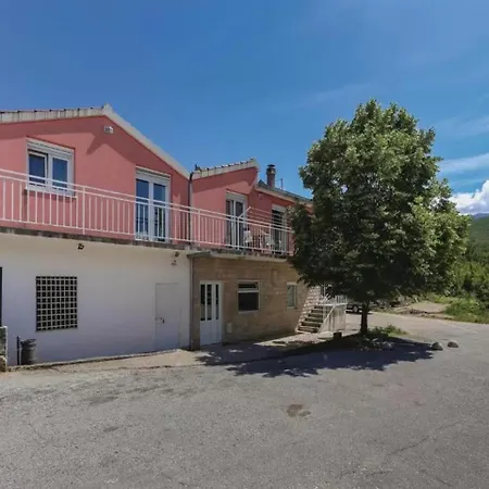 Apartment Poolside Paradise *