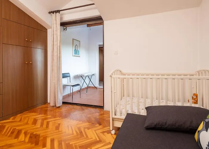 Poolside Paradise Apartmán