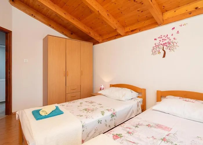 Poolside Paradise * Srijane