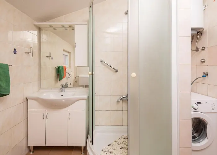 Poolside Paradise * Srijane