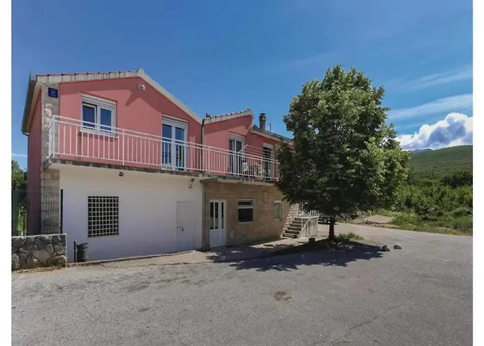 Apartmán Poolside Paradise *